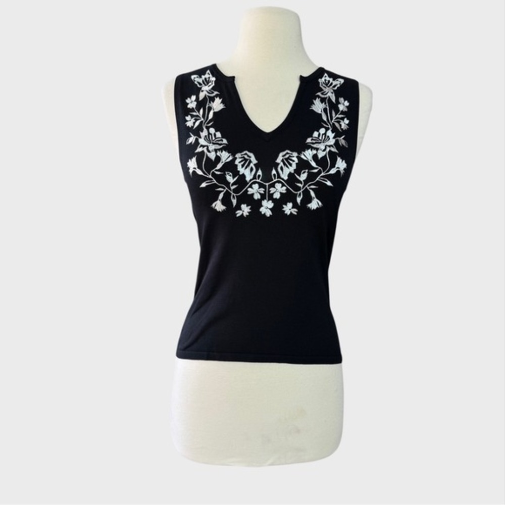 Vintage Georgiou Medium Black Silk Knit White Floral Embroidered Sleeveless Top‎
